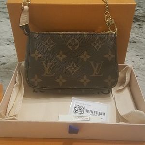 2020 Louis Vuitton mini pochette